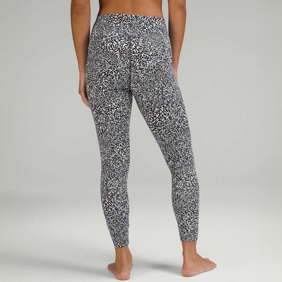 NWT Lululemon InStill HR Tight 25” in Warped Grain Alpine White Black Sz 2 - Picture 2 of 13